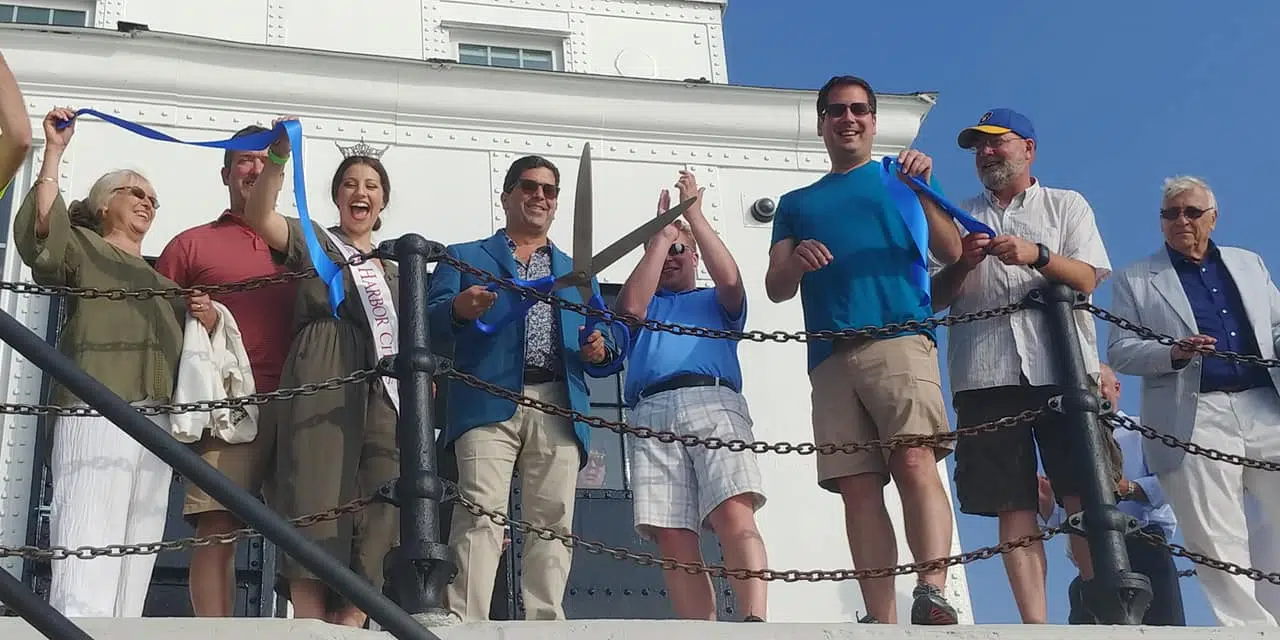 Hundreds Walk Through  The Renovated North Pier Lighthouse In Manitowoc