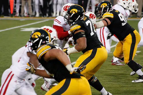 Badgers Come From Behind To Beat Iowa Hawkeyes 28-17