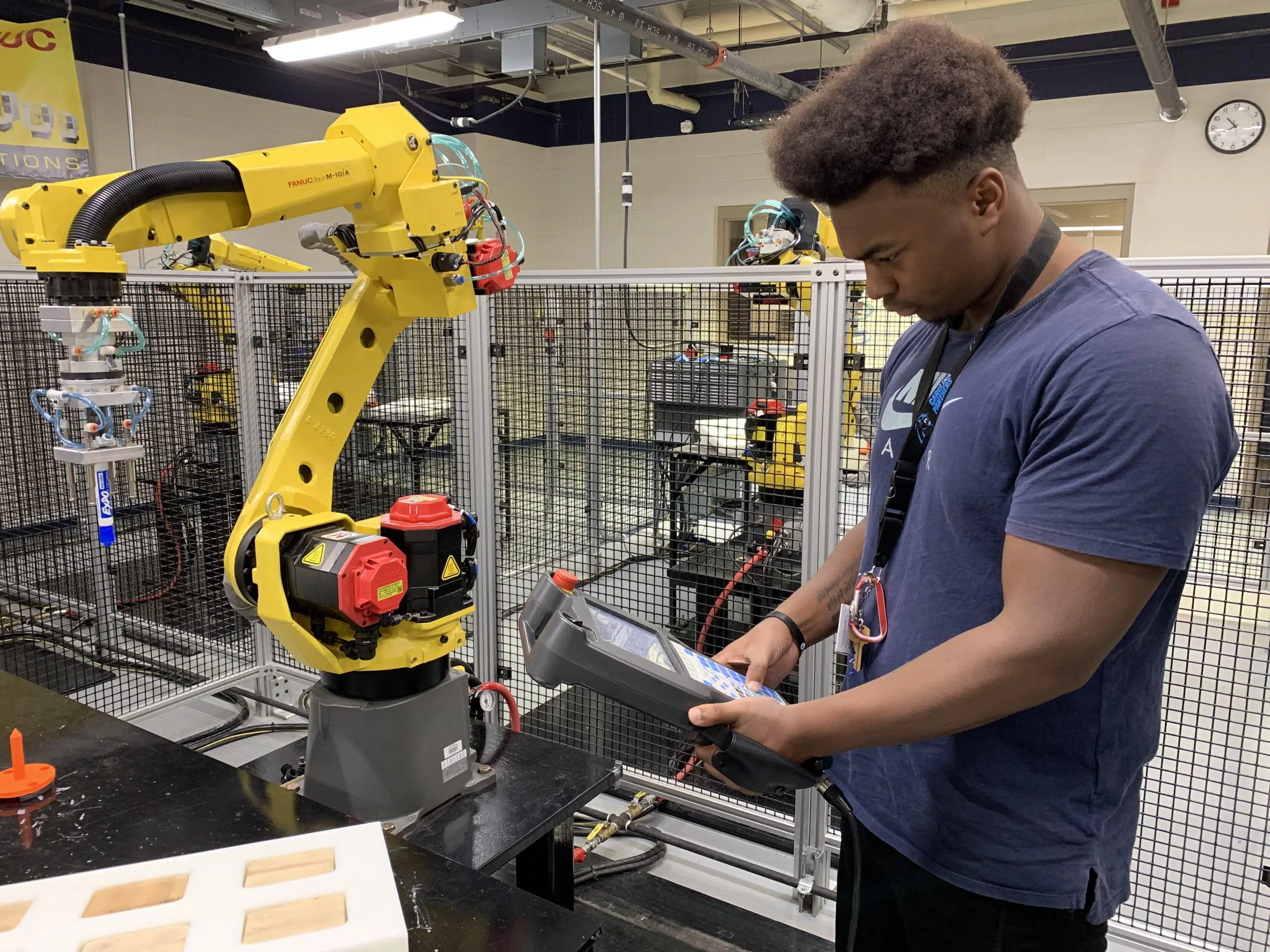 Milwaukee High School Students Train on Robots at LTC