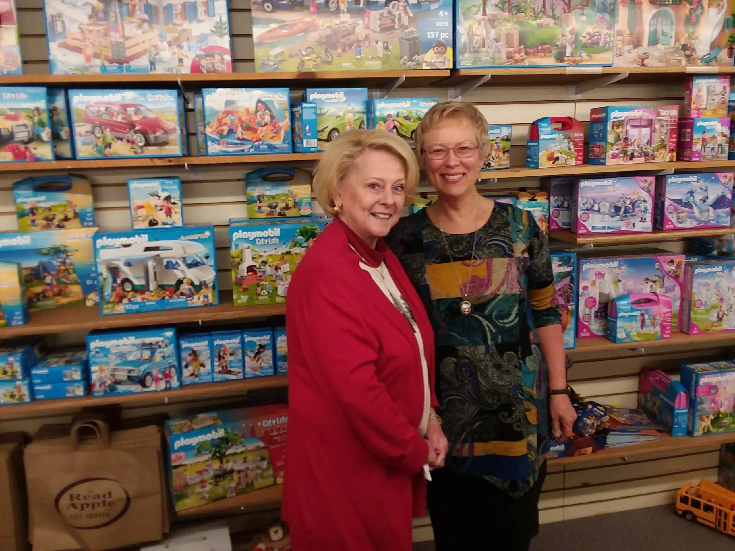 Read Apple in Two Rivers Ready for Small Business Saturday Shoppers