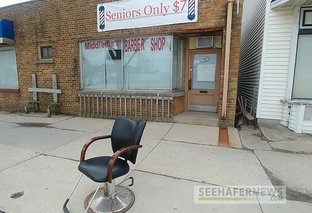 Manitowoc Barber Chooses To Retire During Shutdown