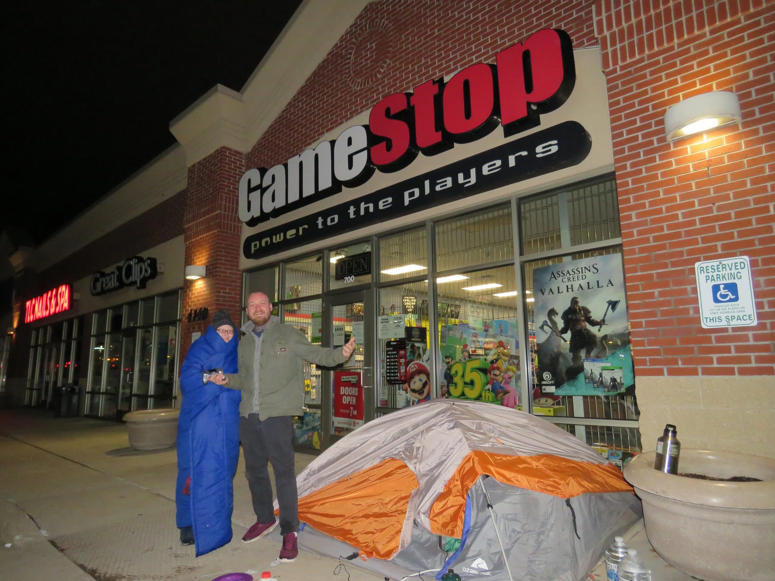 *UPDATE* Manitowoc Black Friday Shopper Camps Out for Three Days