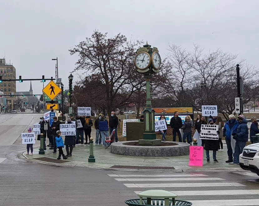 MPSD Parents Call for In-Person Schooling with Downtown Manitowoc Rally