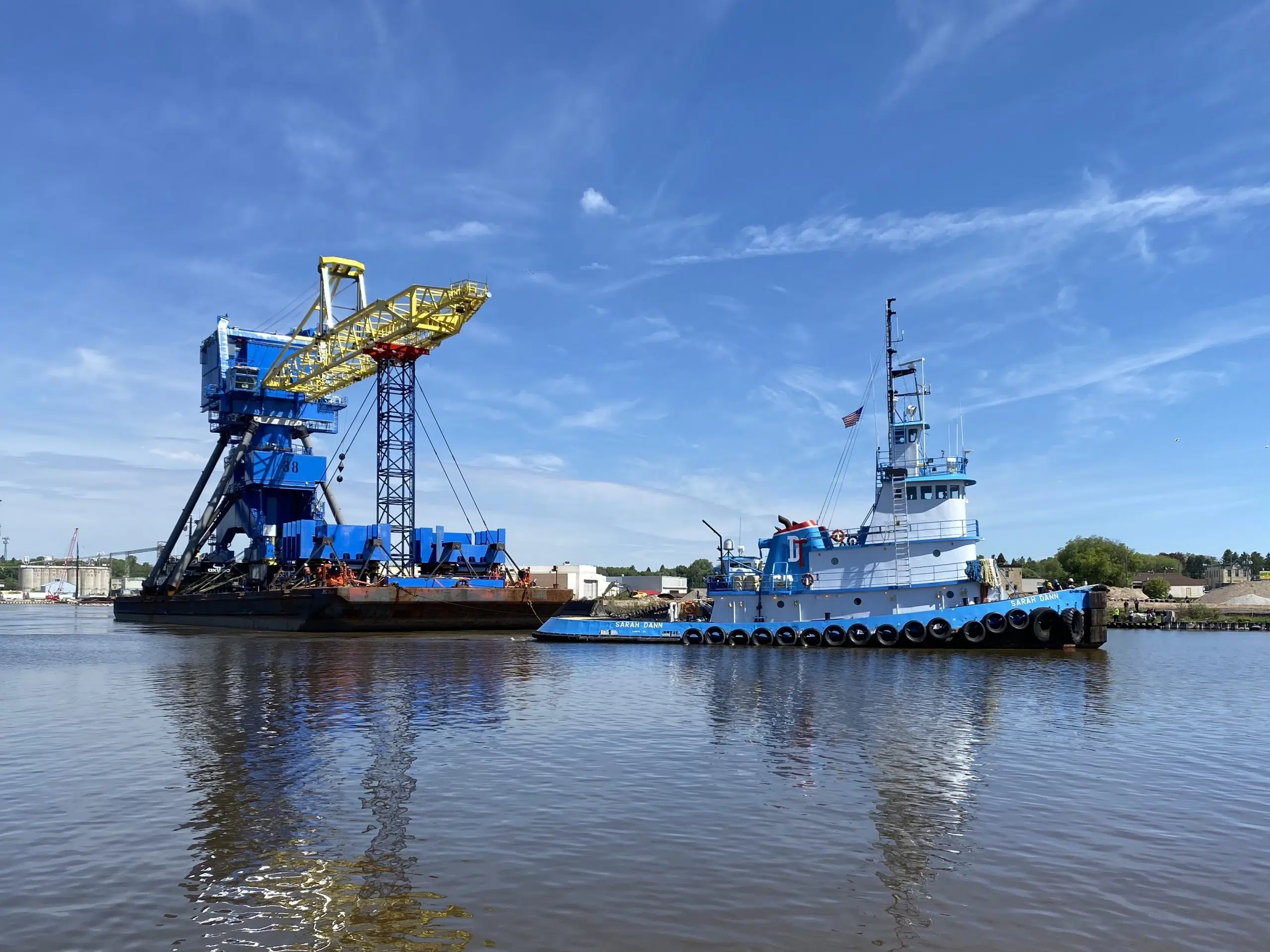 Big Blue Crane Leaves Manitowoc for Portsmouth