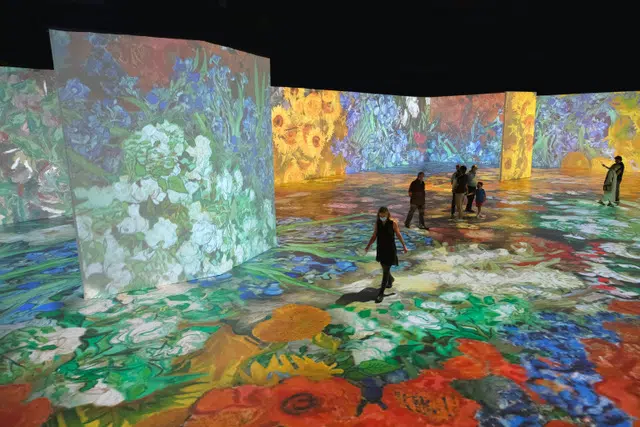 Art Forward: Immerse Yourself in Van Gogh