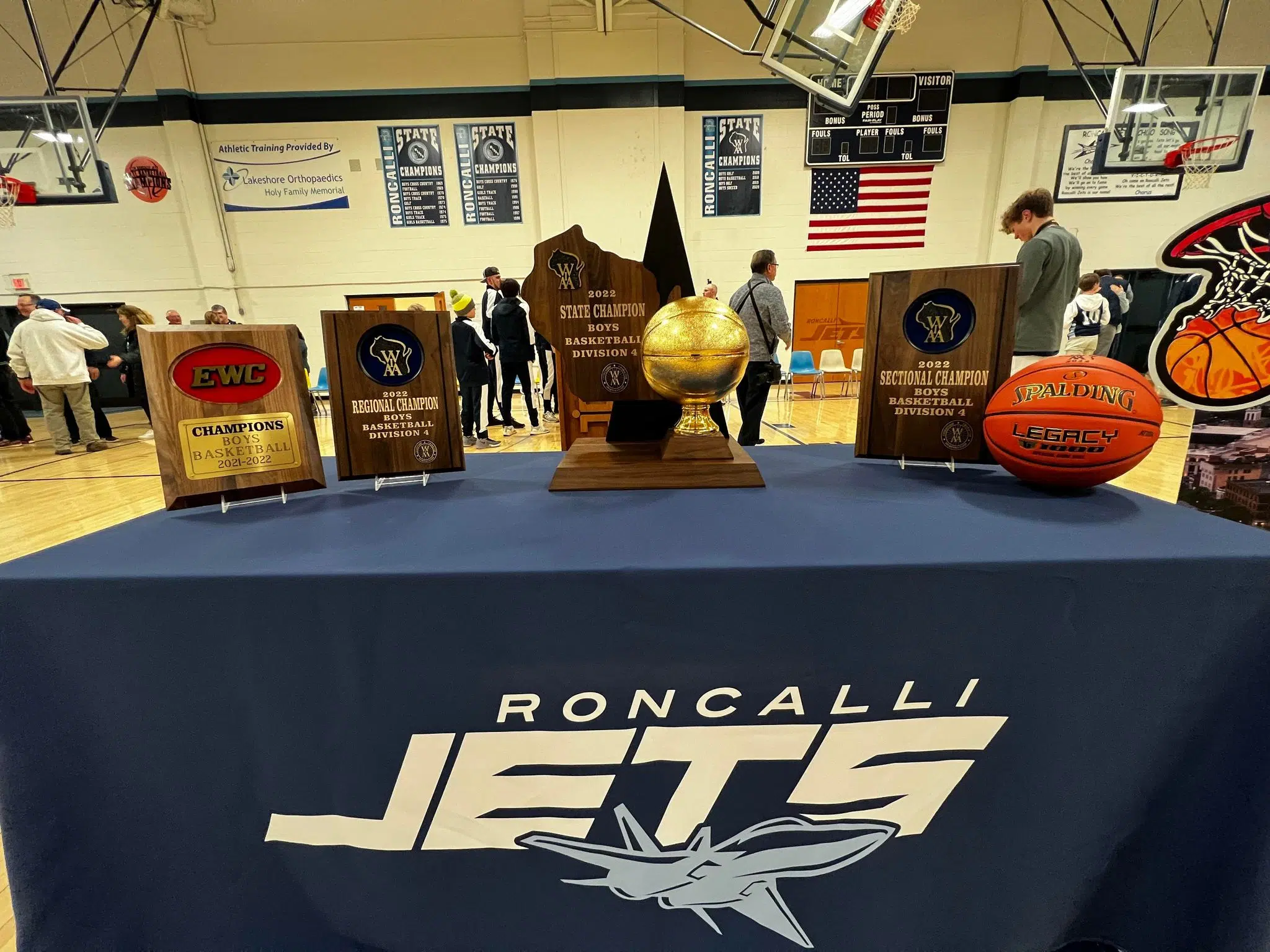 Manitowoc Community Comes Out to Support the State Champion Roncalli Jets