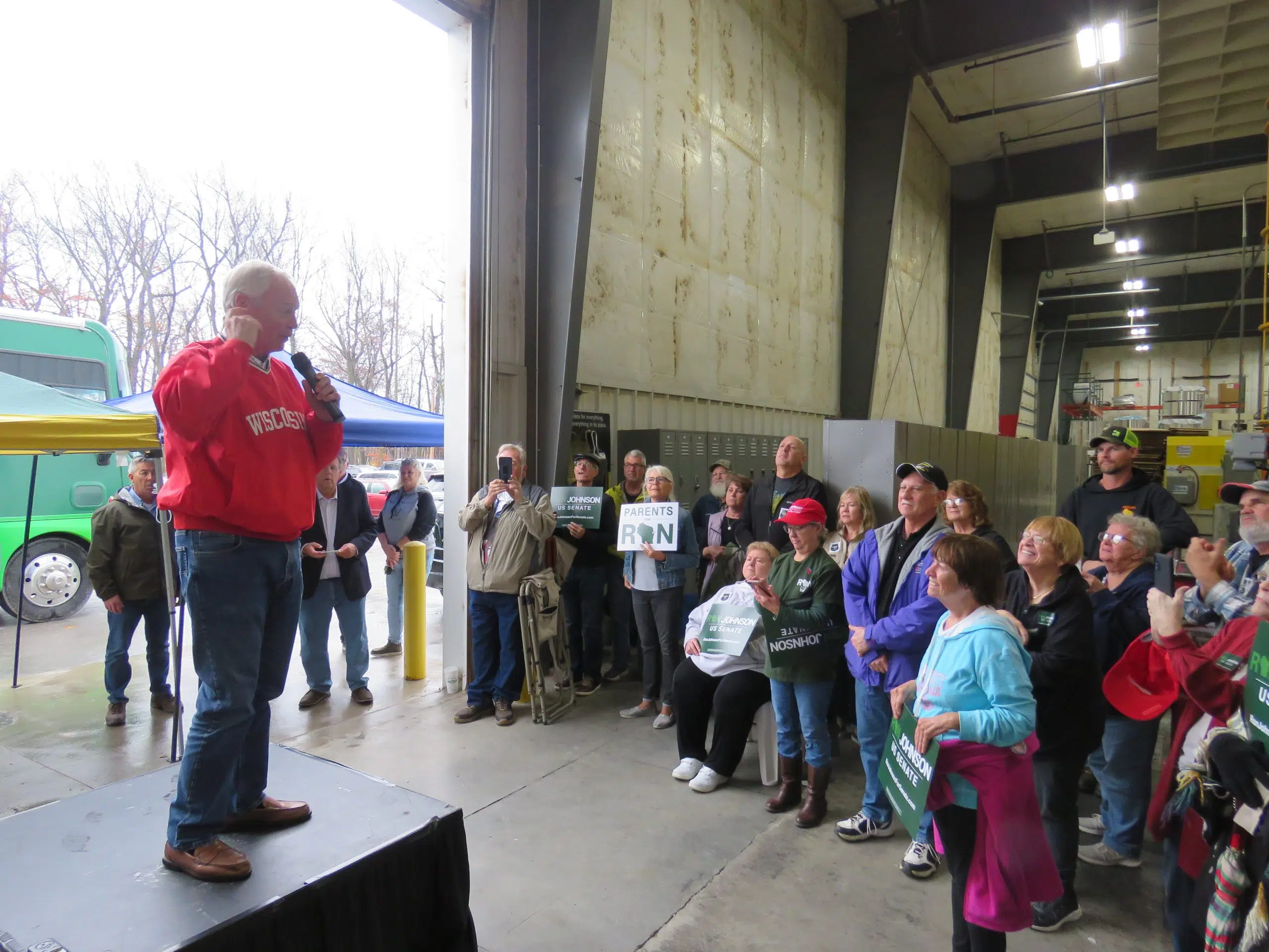 Ron Johnson Makes a Stop in Manitowoc, Asks Everyone to Do Their Part