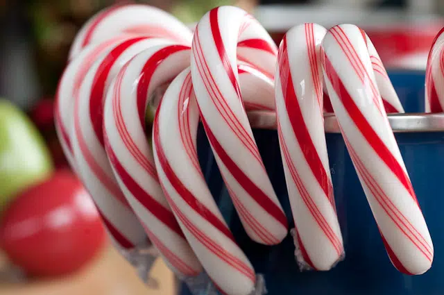 Manitowoc and Two Rivers Host City To City Candy Cane Search This Weekend