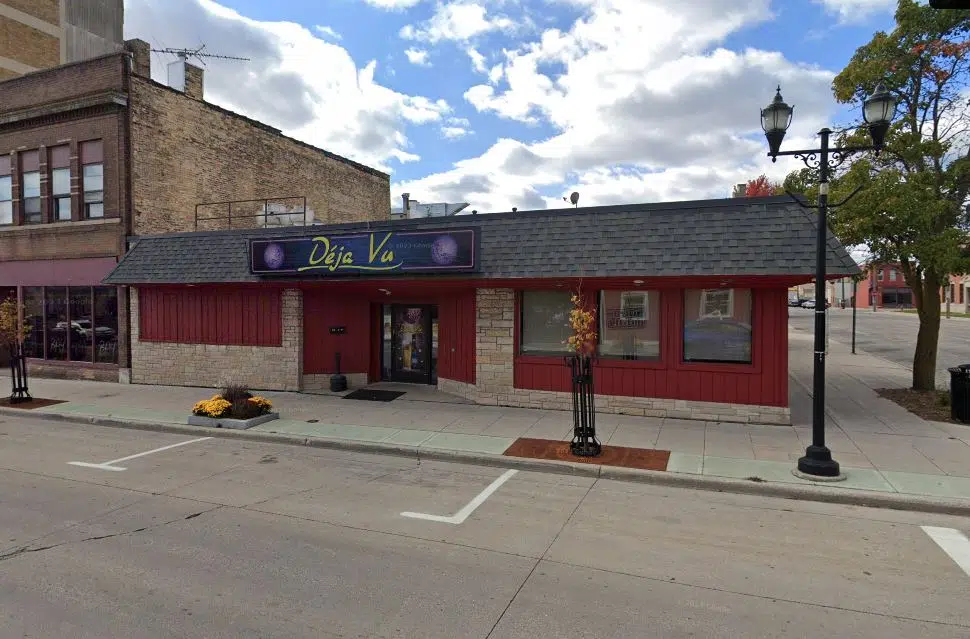 Man Arrested Following a Fight Outside of a Downtown Manitowoc Bar