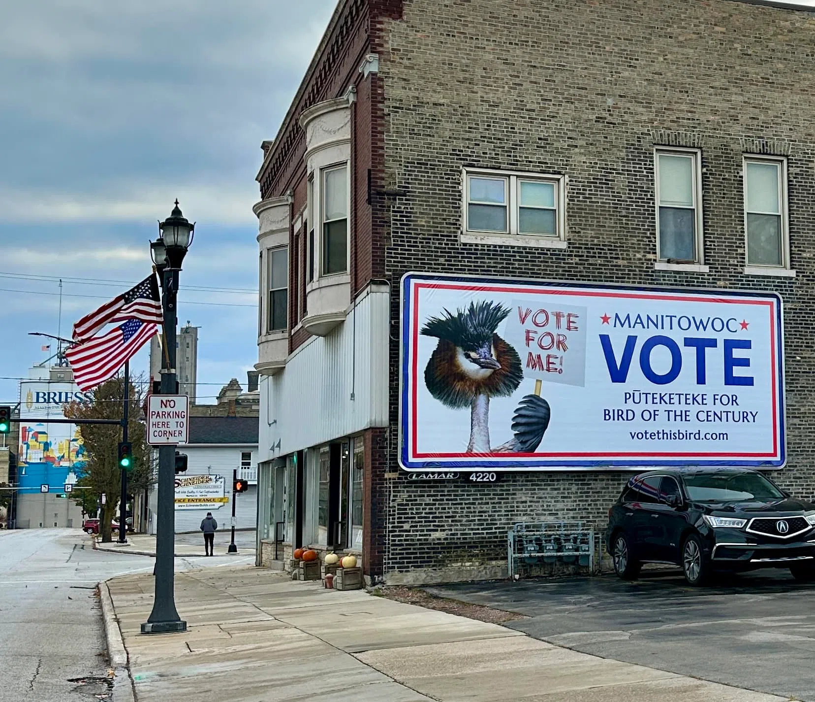 John Oliver Buys Billboard in Manitowoc as Part of His Avian Vote Campaign