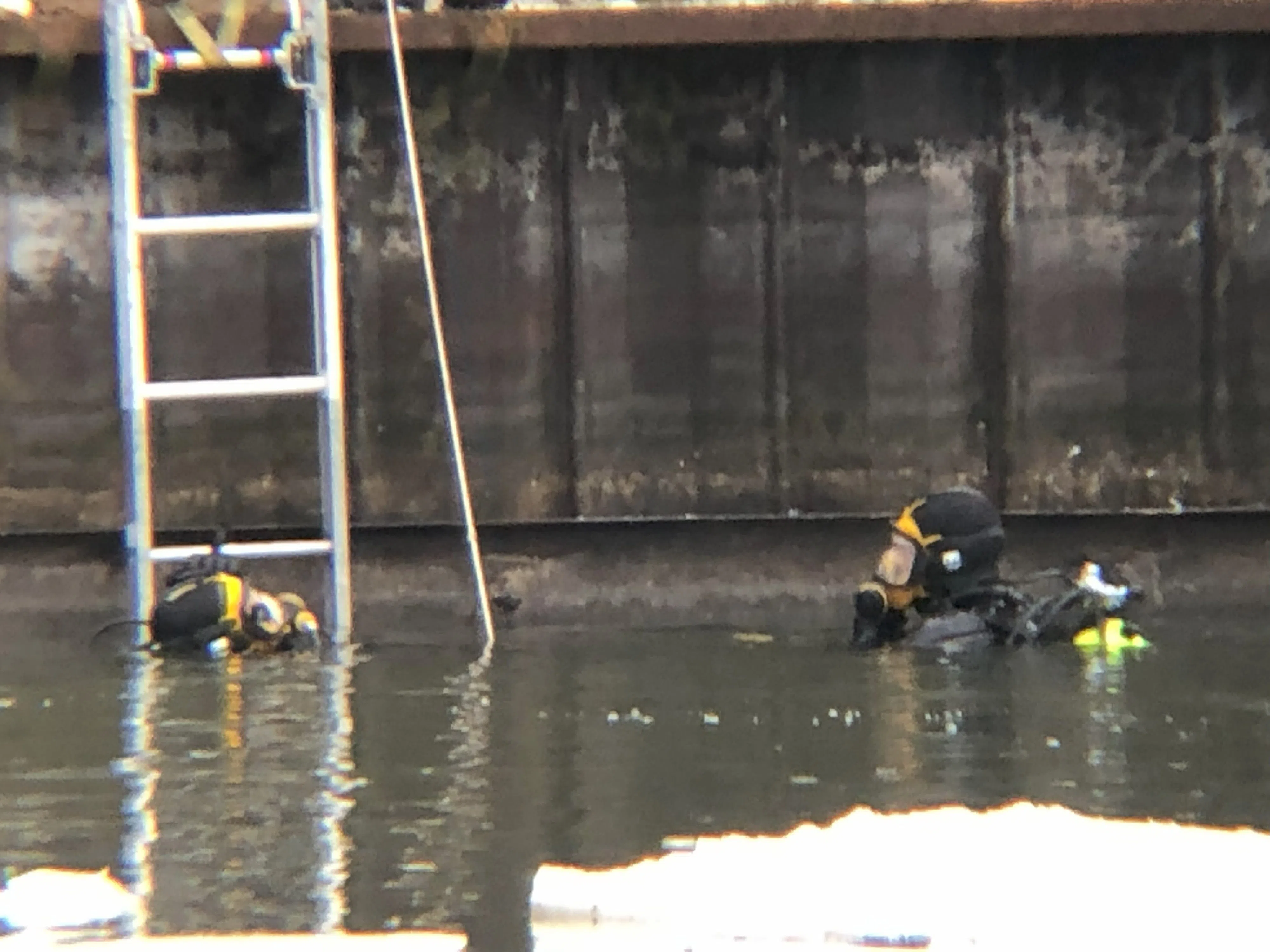 Manitowoc Divers Recover a Body from the Manitowoc River