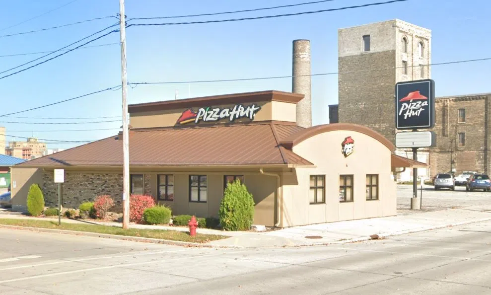 Manitowoc Pizza Hut Building for Sale but Not Moving - For Now