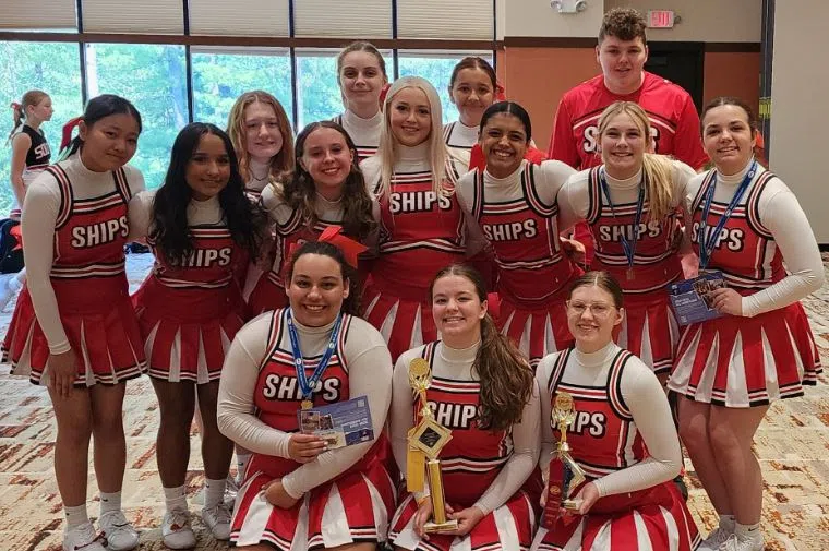 Manitowoc Lincoln Cheer Wins Awards