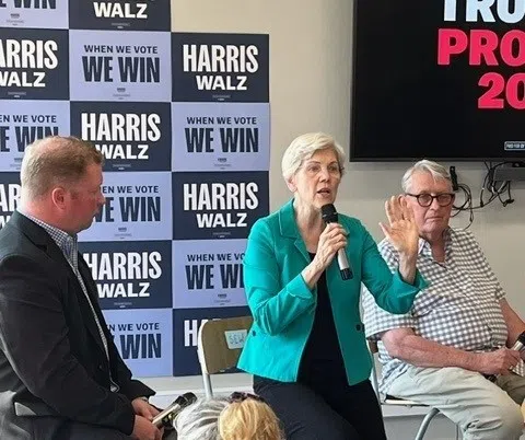 Elizabeth Warren stops in Manitowoc