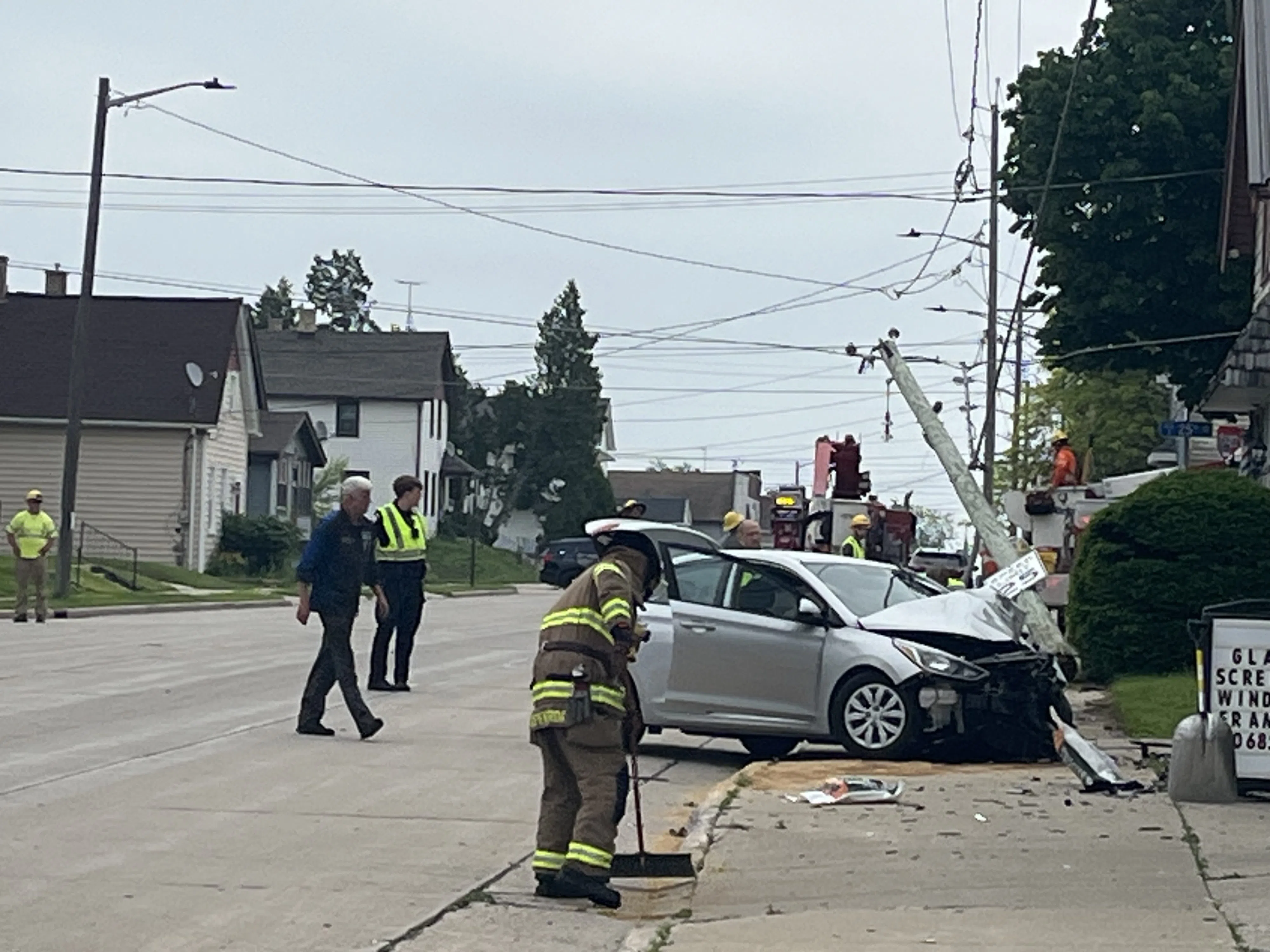 *UPDATE* Car Strikes Power Pole, Causes Outage in Manitowoc