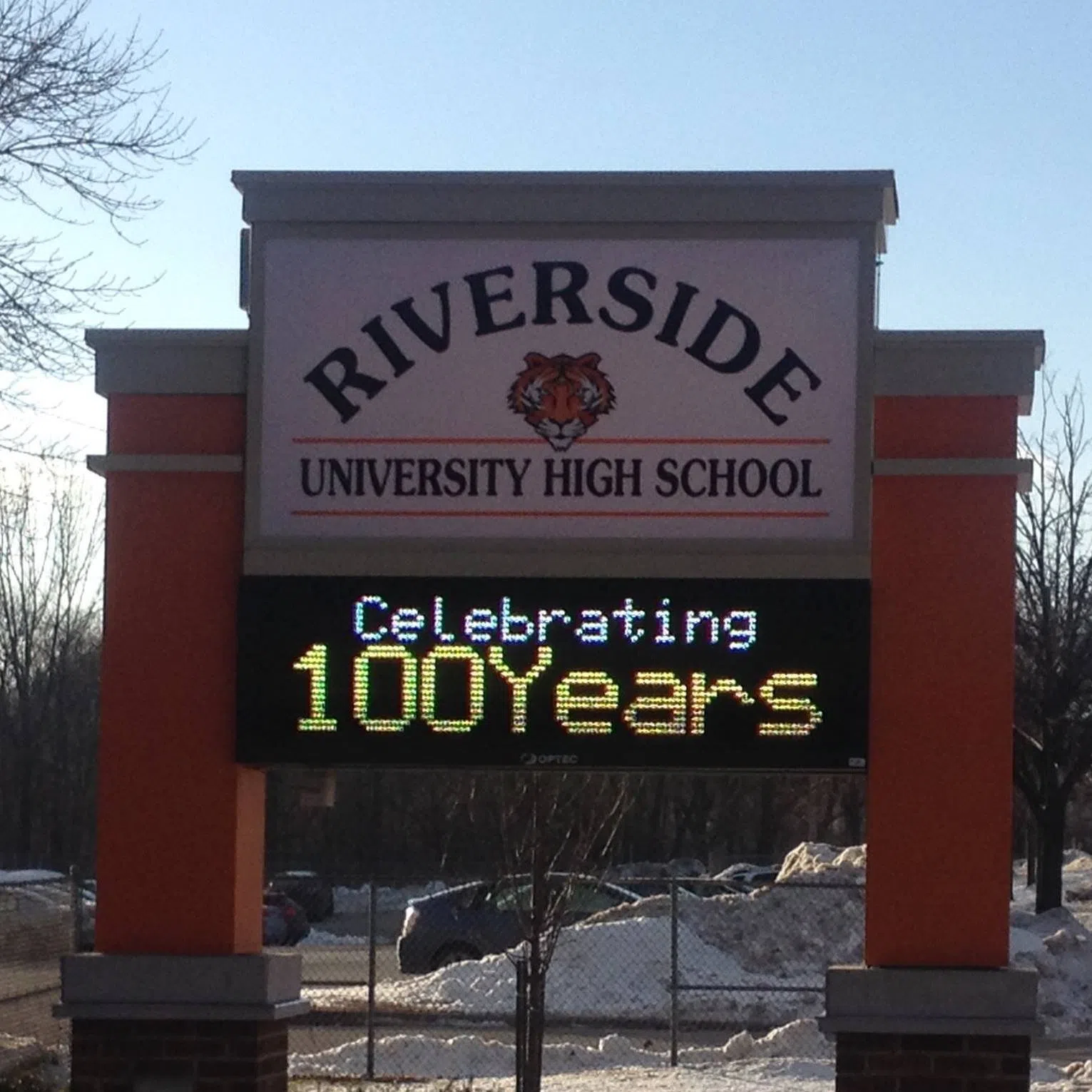 Chemical Spill Postpones Start of Classes at Milwaukee's Riverside High