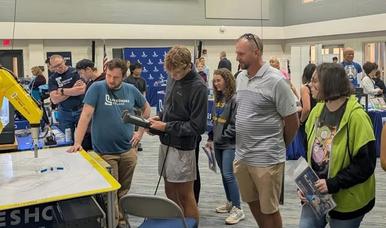 Manitowoc Lincoln Students Explore Career Paths at "Ready, Set, College!" Event