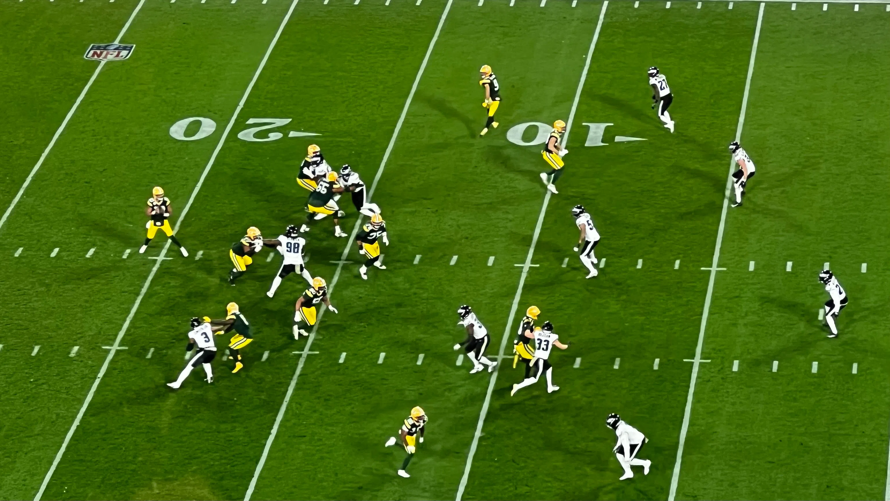 Jordan Love Praises Sean Rhyan's Energy Despite Packers' 10-7 Setback