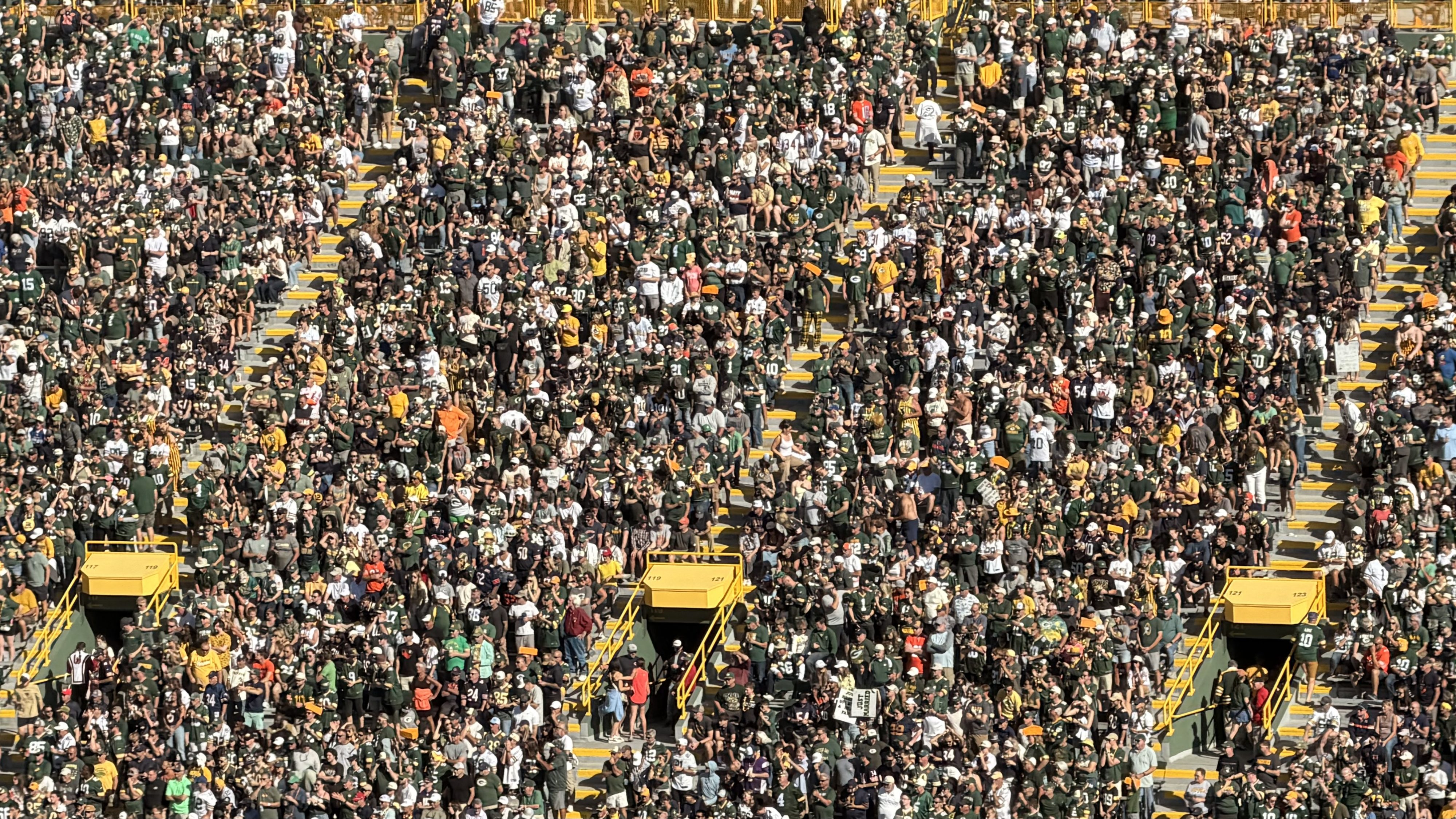 Packers-Bears Game Sees Fewer Police Calls Than Last Year's Matchup