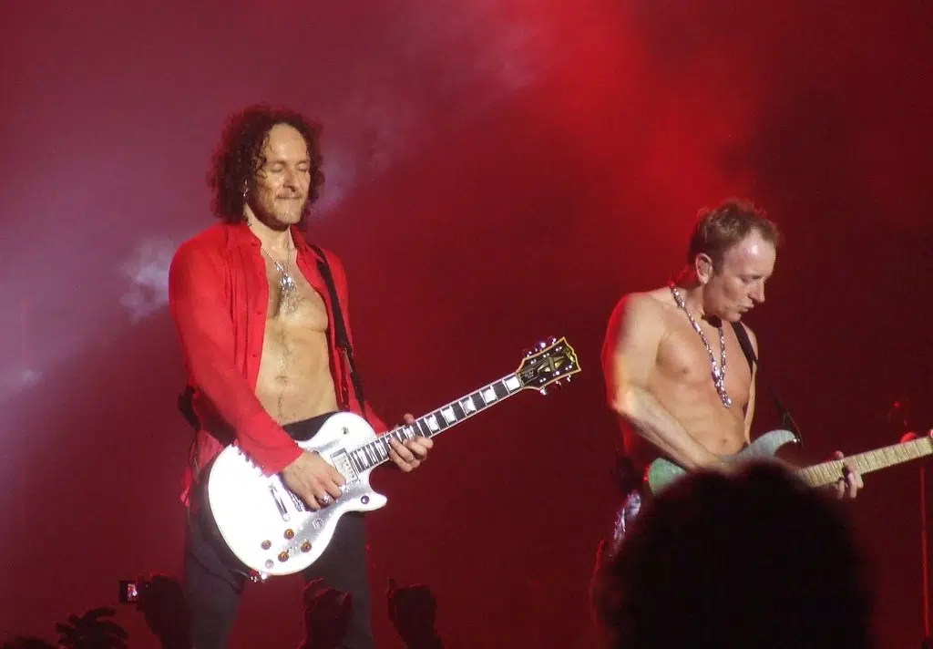 DEF LEPPARD'S VIVIAN CAMPBELL INTRODUCES HIS GUITAR COLLECTION