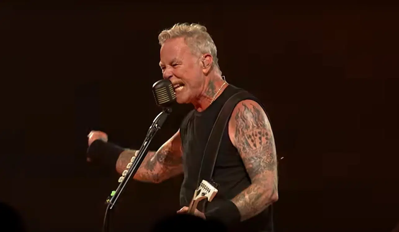 METALLICA SHARES VIDEO OF 'MOTH INTO FLAME' LIVE FROM ARLINGTON, TX