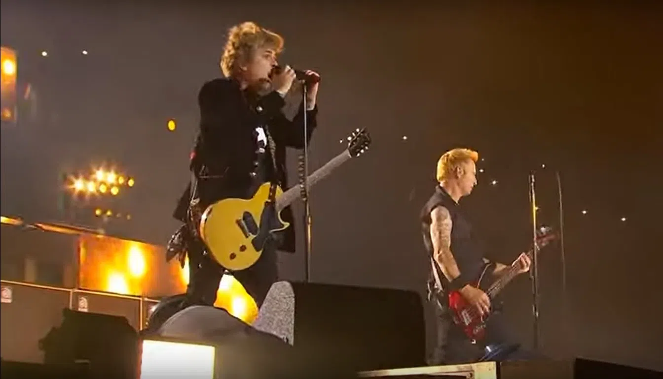 Green Day At The 110th Grey Cup Halftime Show (VIDEO)