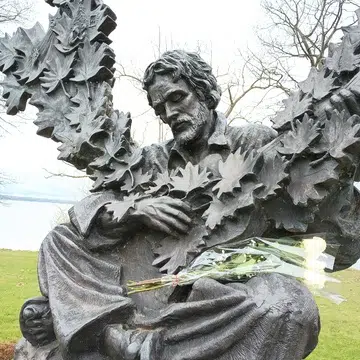 To celebrate Gordon Lightfoot's life, the MIX Morning Crew chat with Orillia City Councilor Ralph Cipolla