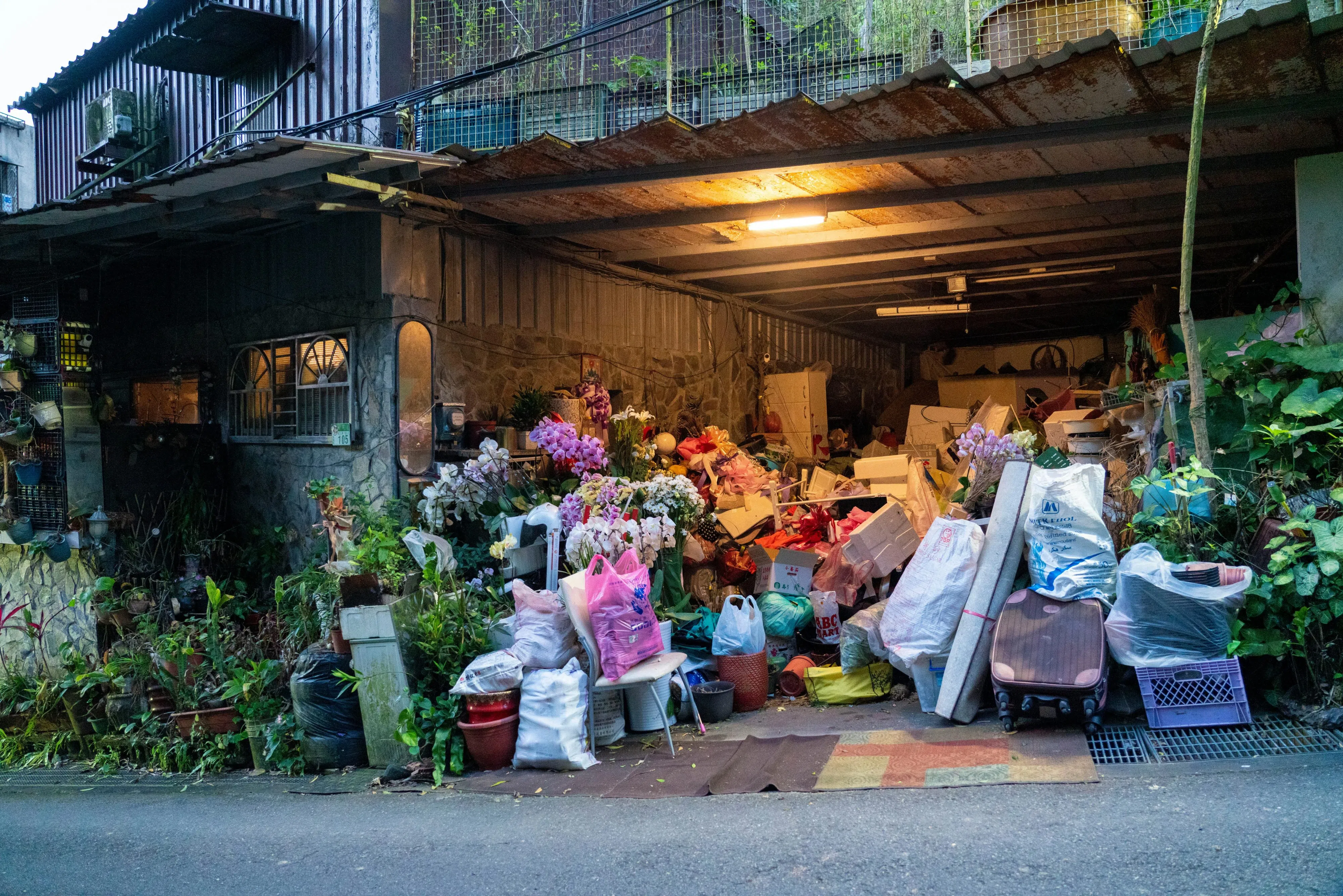 There is hope for hoarders: how to cope - with Dr Julie Gowthorpe, RSW