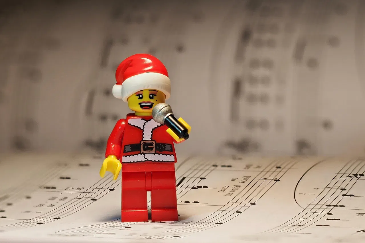 Sean Kelly & Mariam Serkal get into the festive season and call the Dial-A-Carol Hotline - its now open!