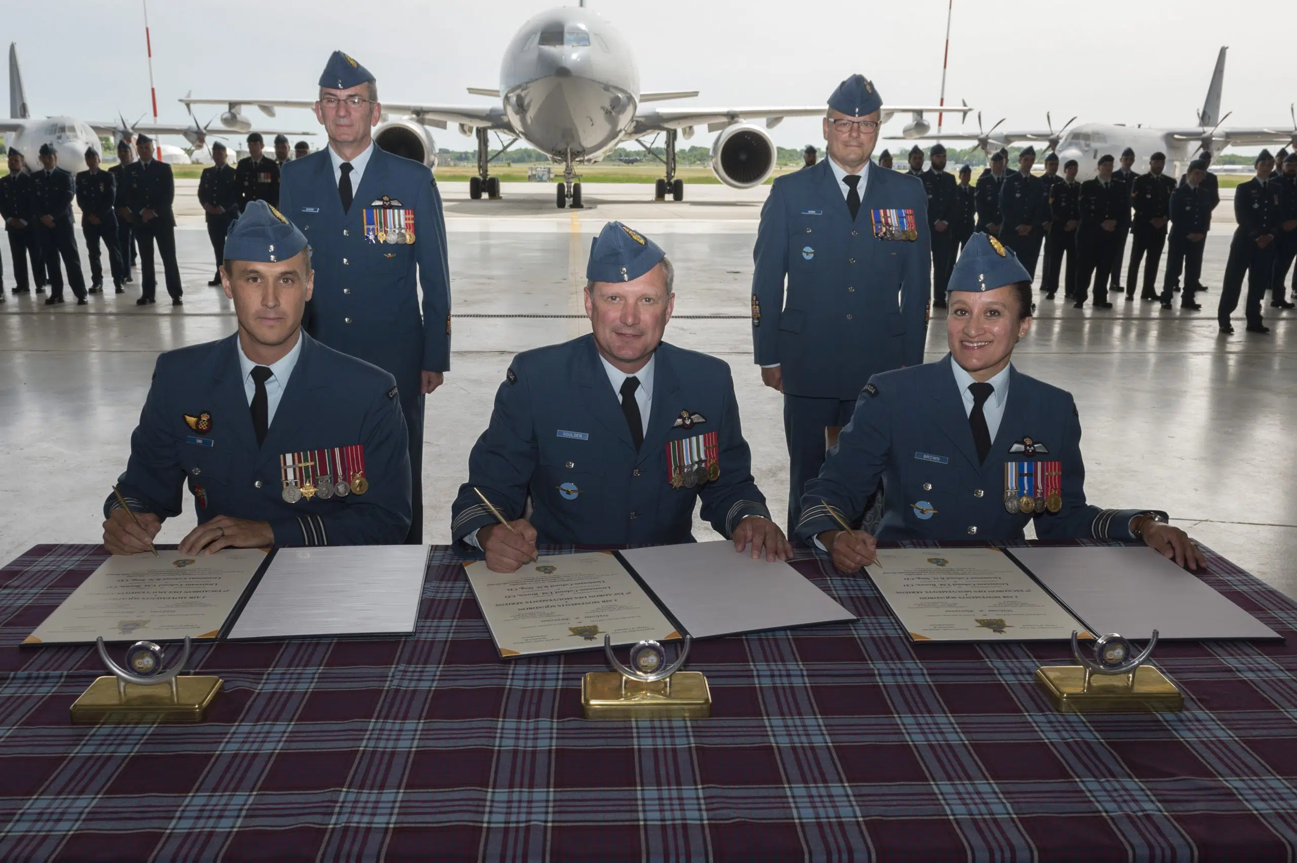 2 Air Movements Squadron sees change in command