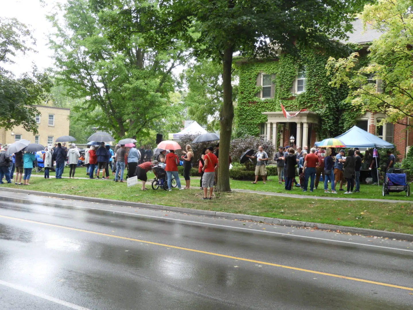 PHOTOS: Drizzle doesn't fizzle Porchfest 