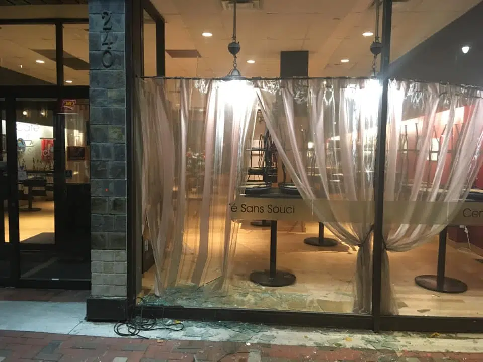 Window smashed at downtown Belleville business