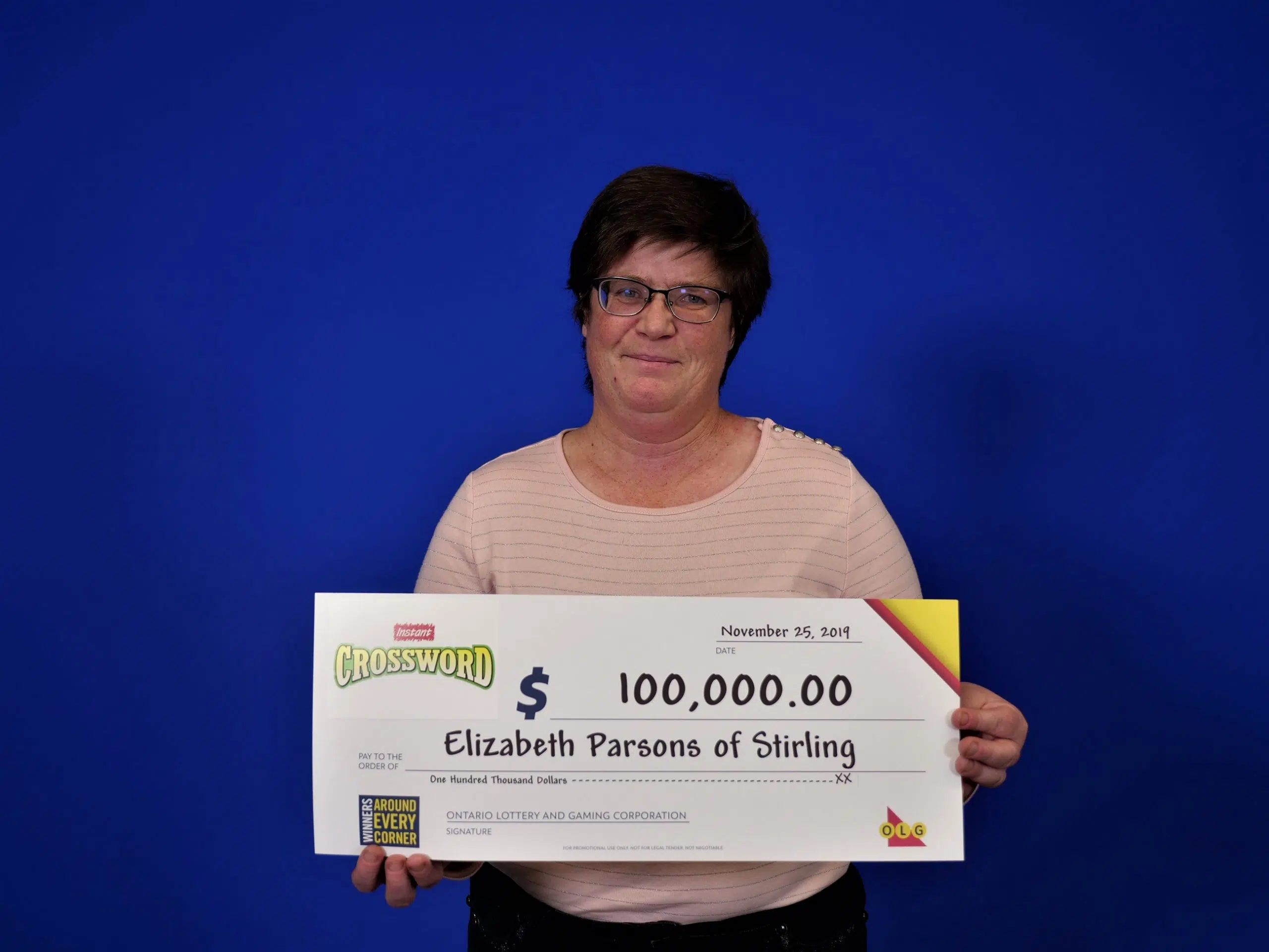 Stirling woman wins $100,000 on lotto scratch ticket