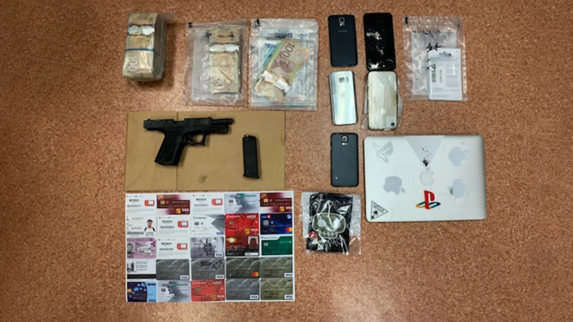 Guns and cash seized at traffic stop