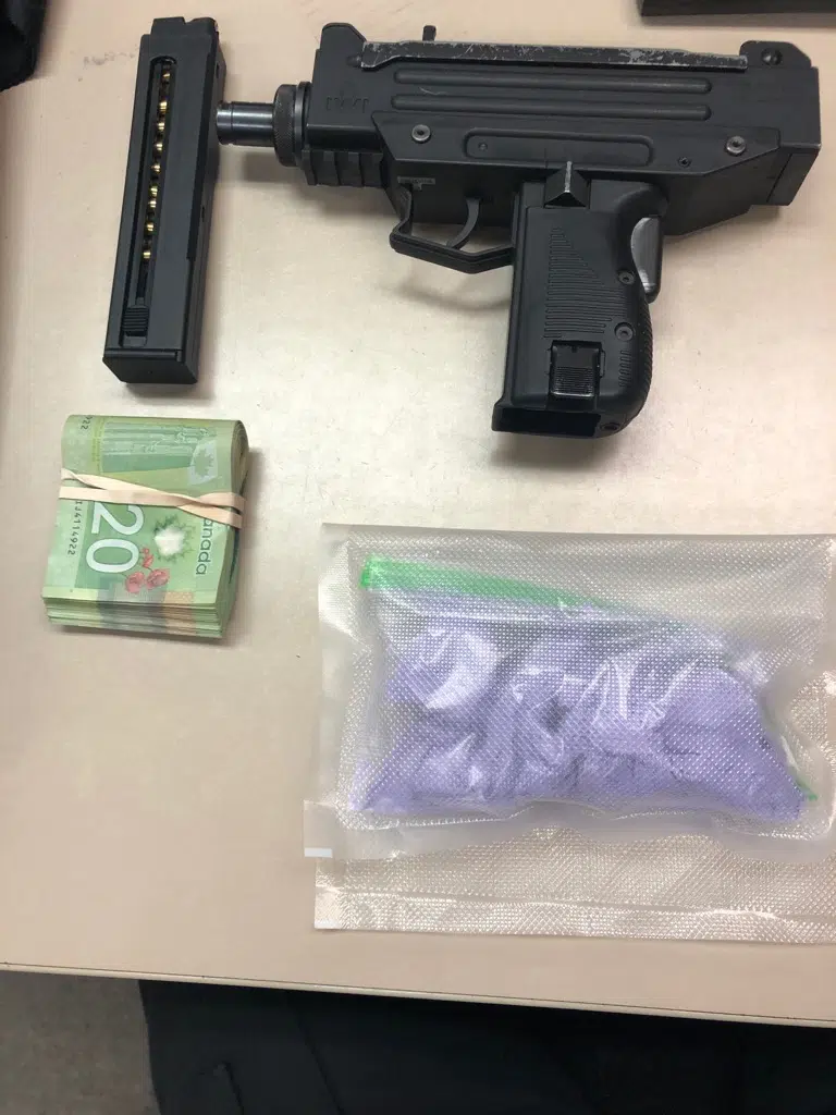 Loaded gun, drugs and other weapons found in 401 traffic stop