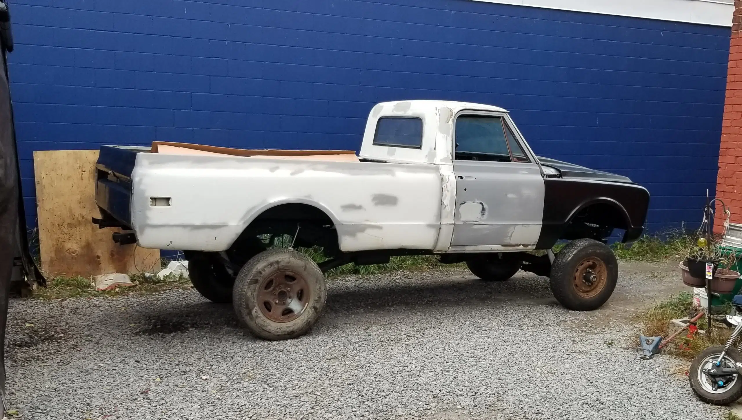 Truck stolen from Little Lake Road body shop