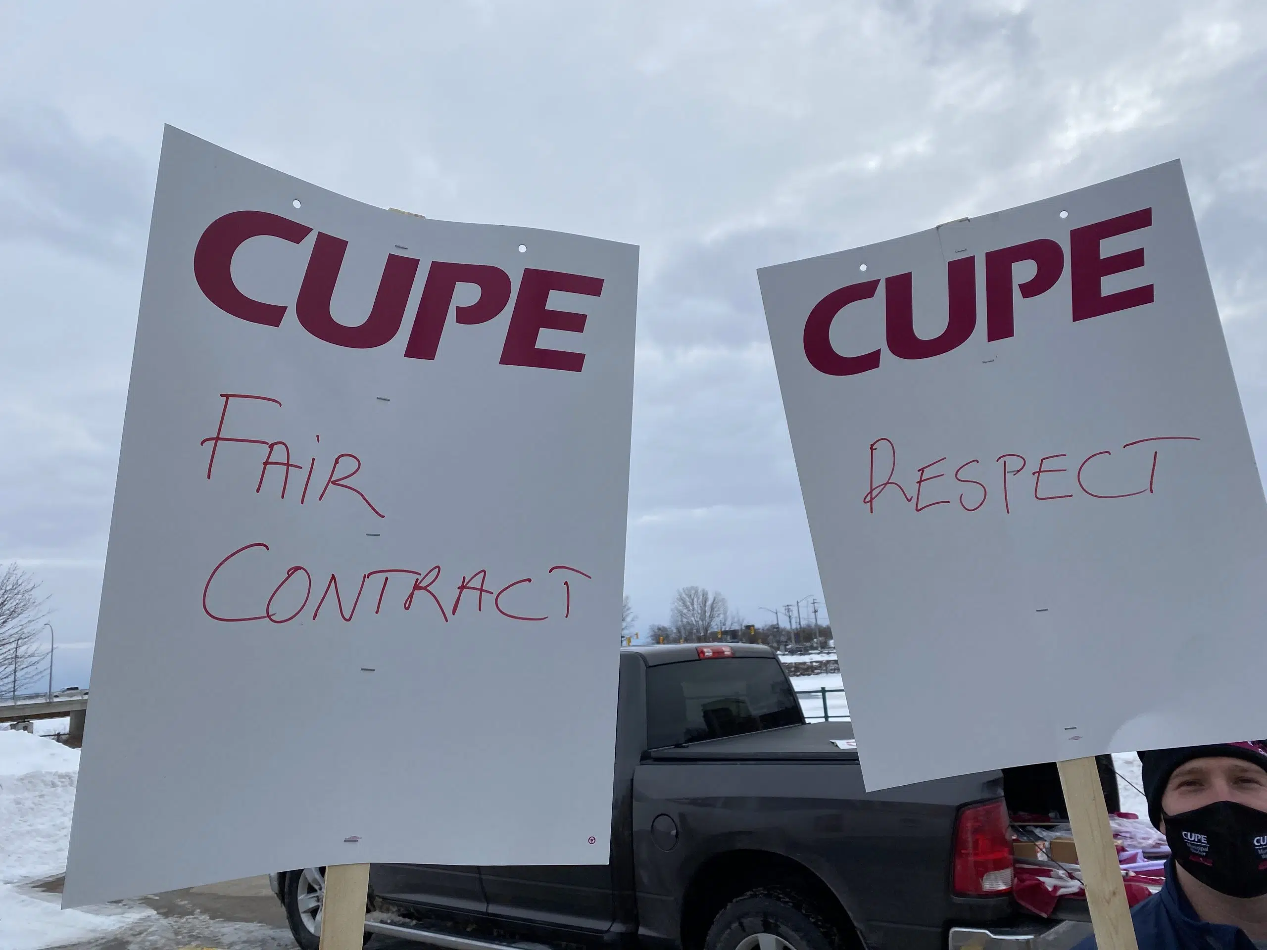 CUPE Local 907 workers rally at city hall with strike looming