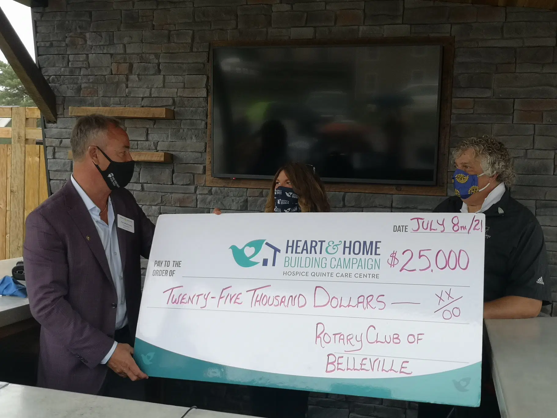 Belleville Rotary makes donation to Hospice Quinte