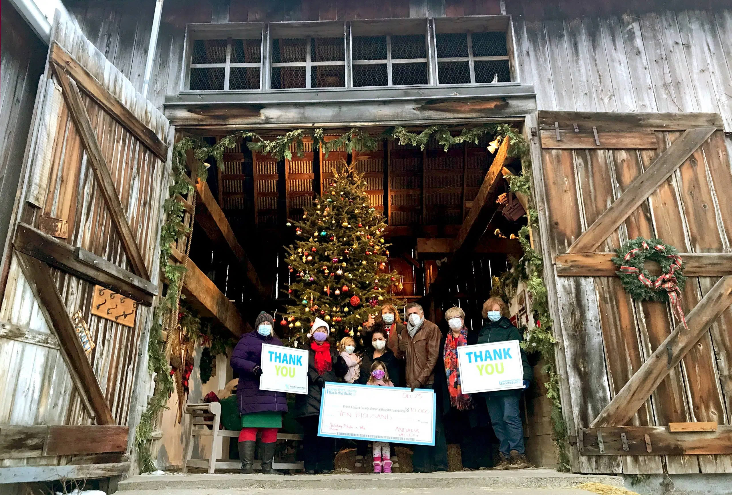 Holiday Photo in the Barn supports Back the Build