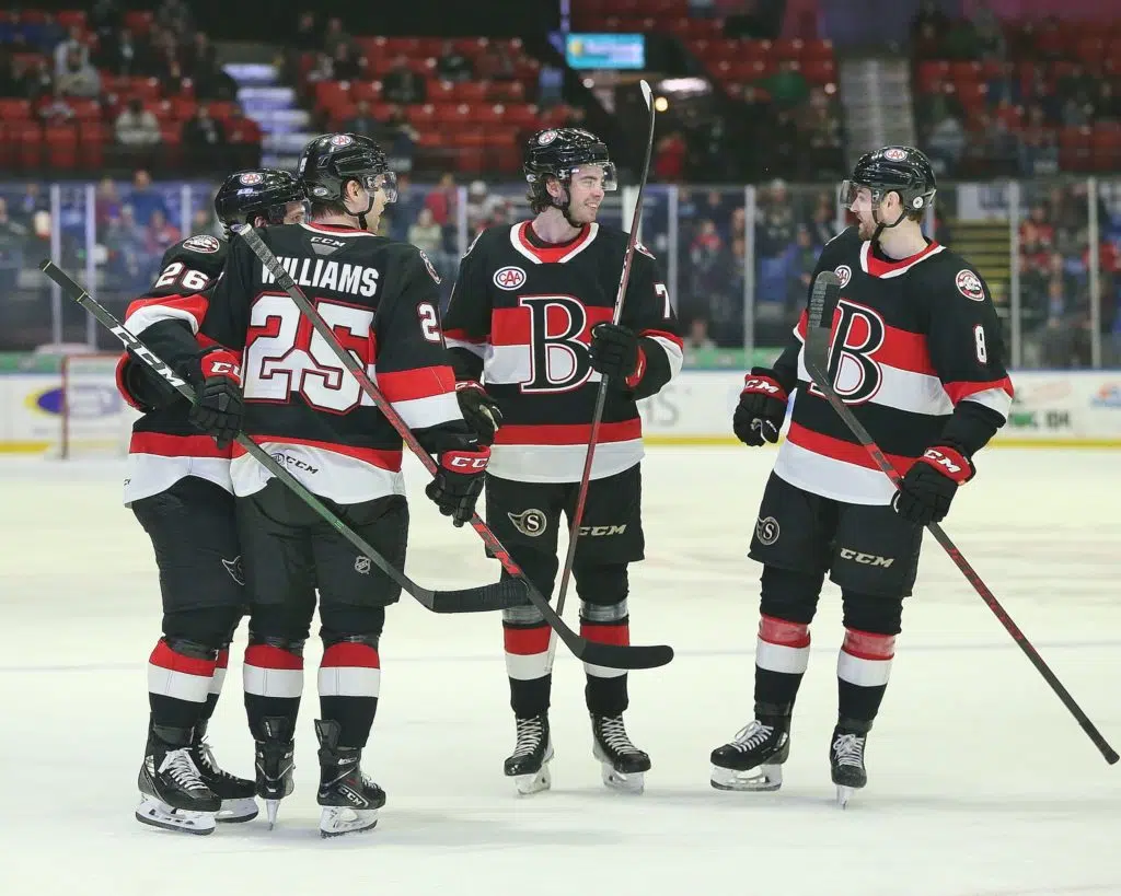 Senators stretch win streak