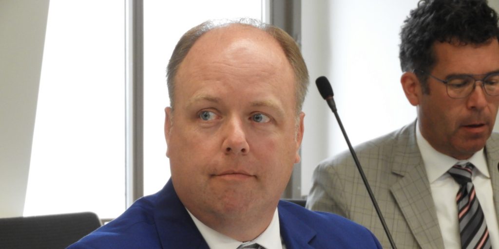 Councillor introducing motion allowing fourplexes - Vimarsana News