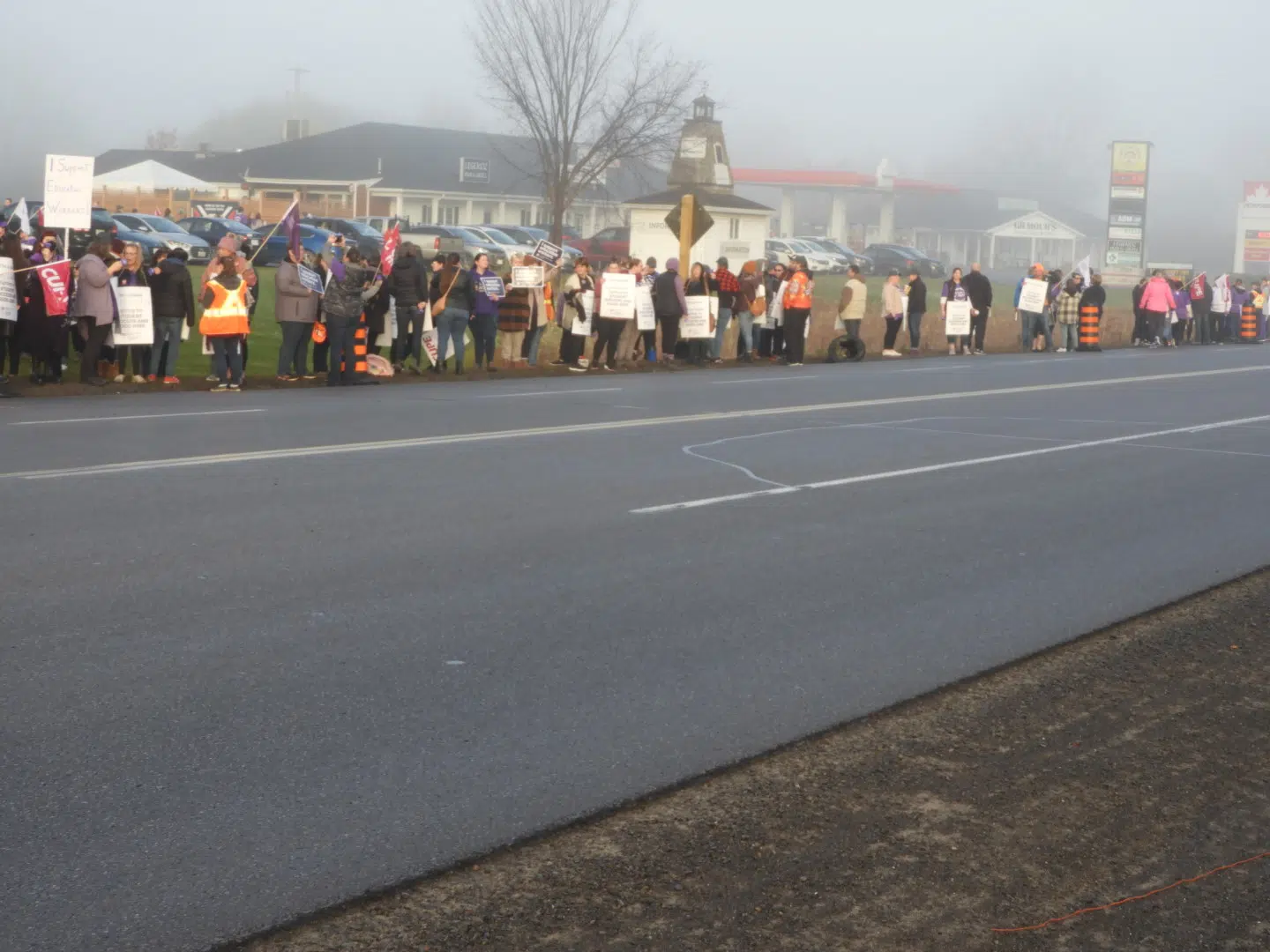 Ontario's school support staff workers file strike notice