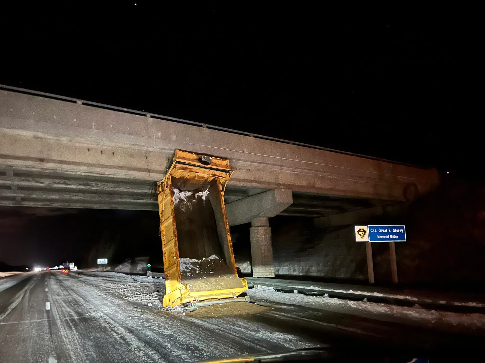 UPDATE: Westbound 401 reopened after snowplow strikes bridge