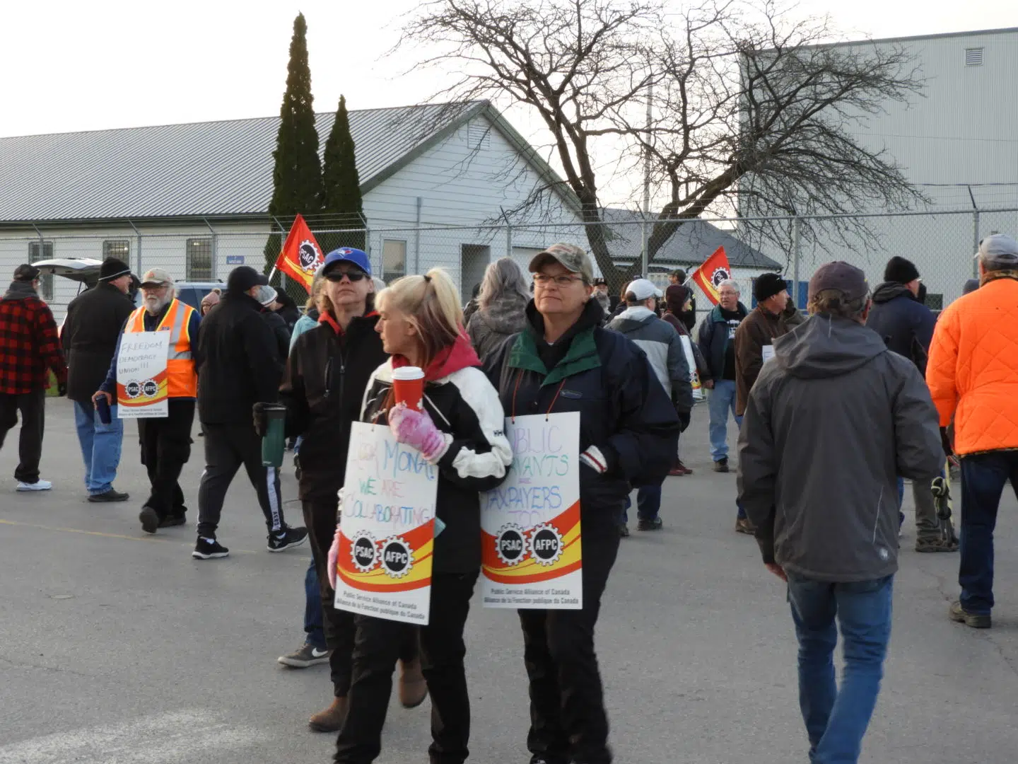 Slow going by CFB Trenton as PSAC strike hits day 3