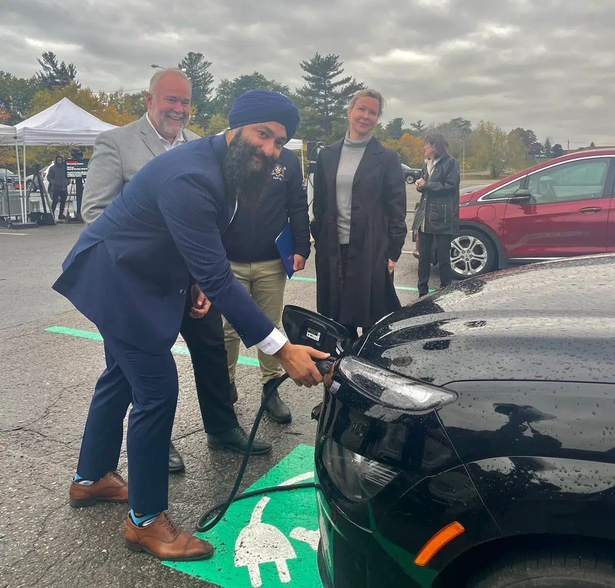 Ontario building more electric vehicle charging stations