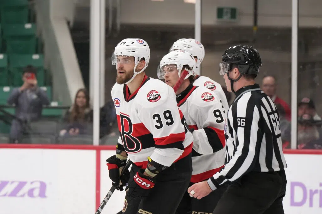 Moose slip past Senators 3-2