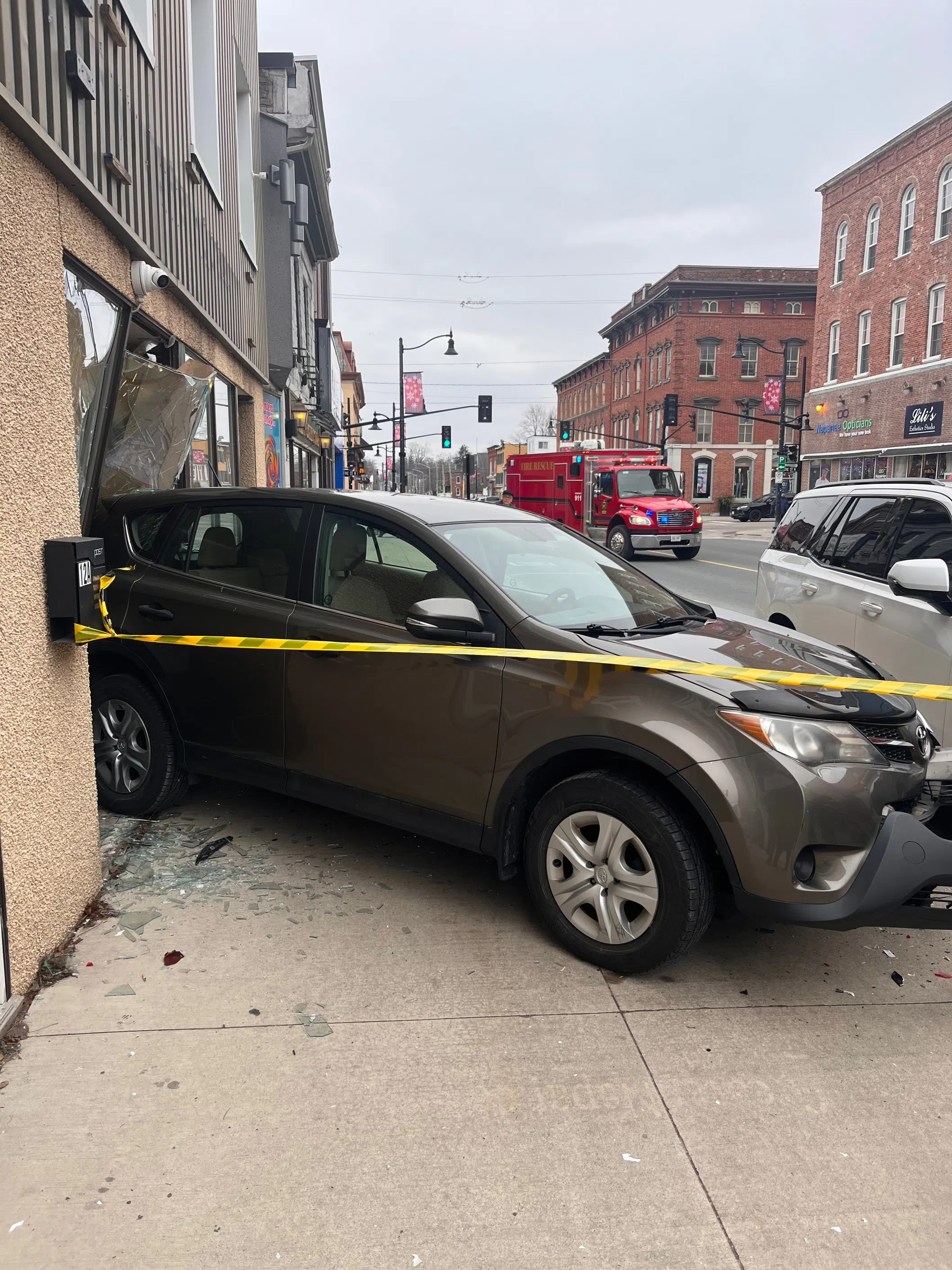 Vehicle strikes building in Napanee