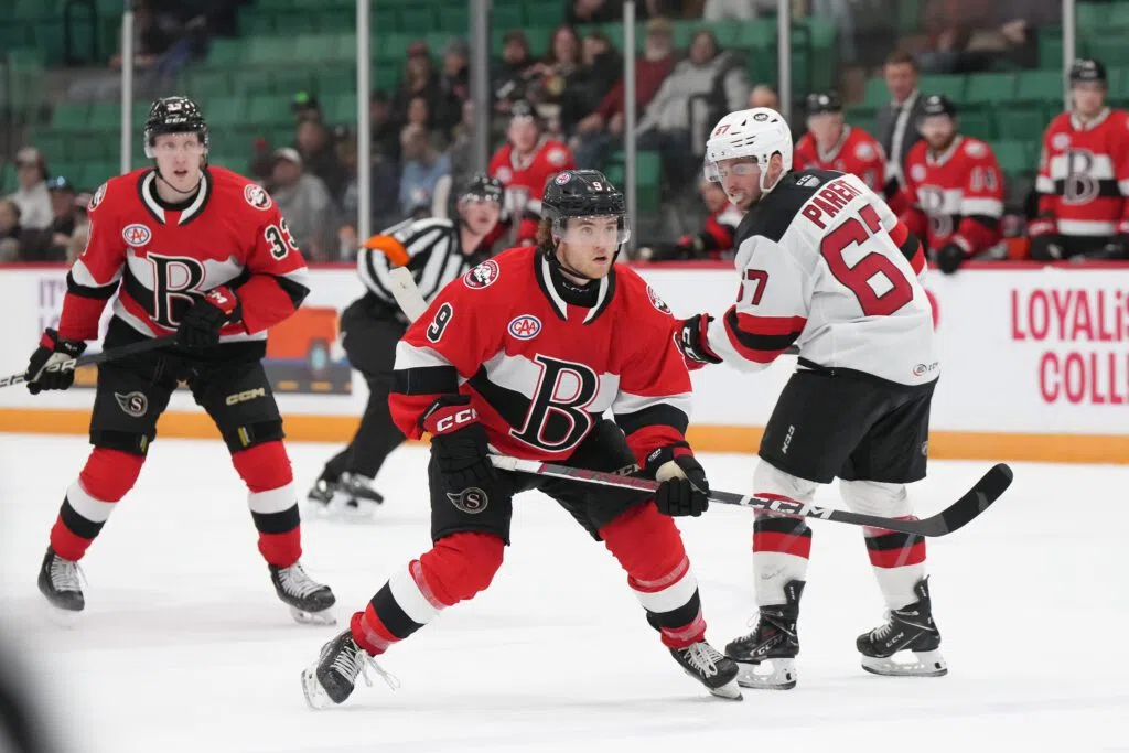 Sens defeat Comets