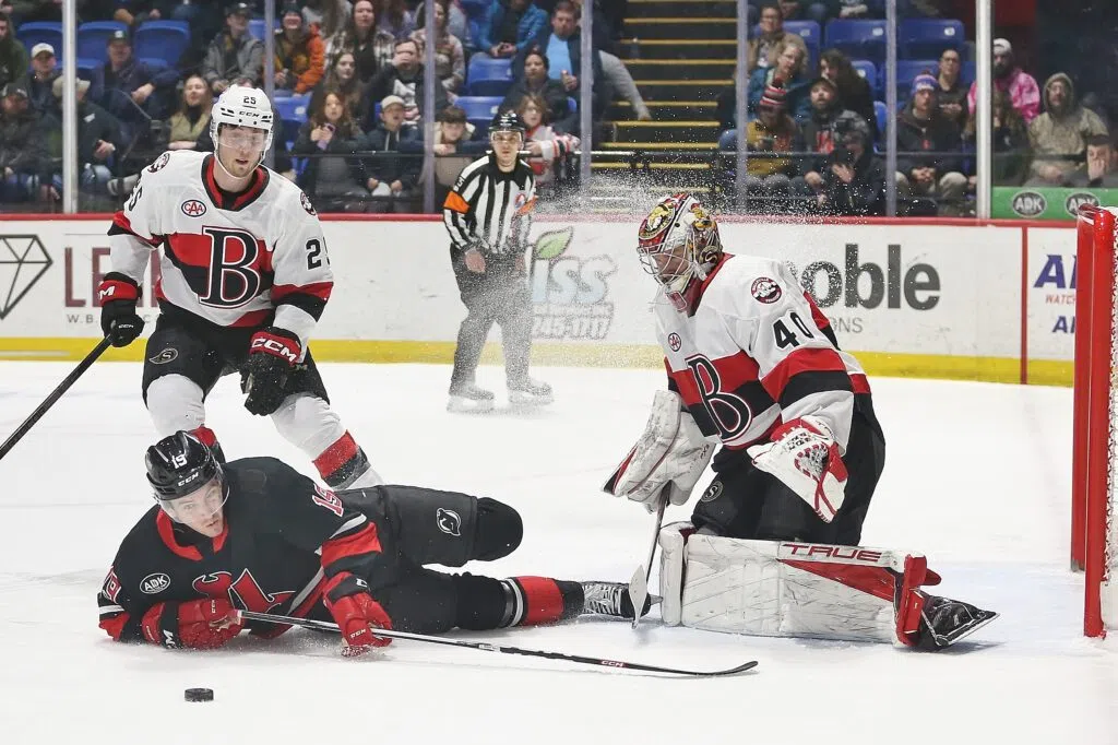 Senators top Comets