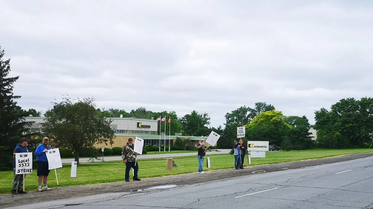 Workers strike at Belleville factory